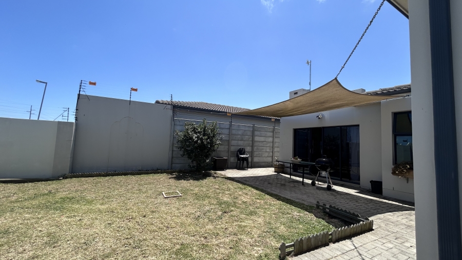 3 Bedroom Property for Sale in Parklands North Western Cape